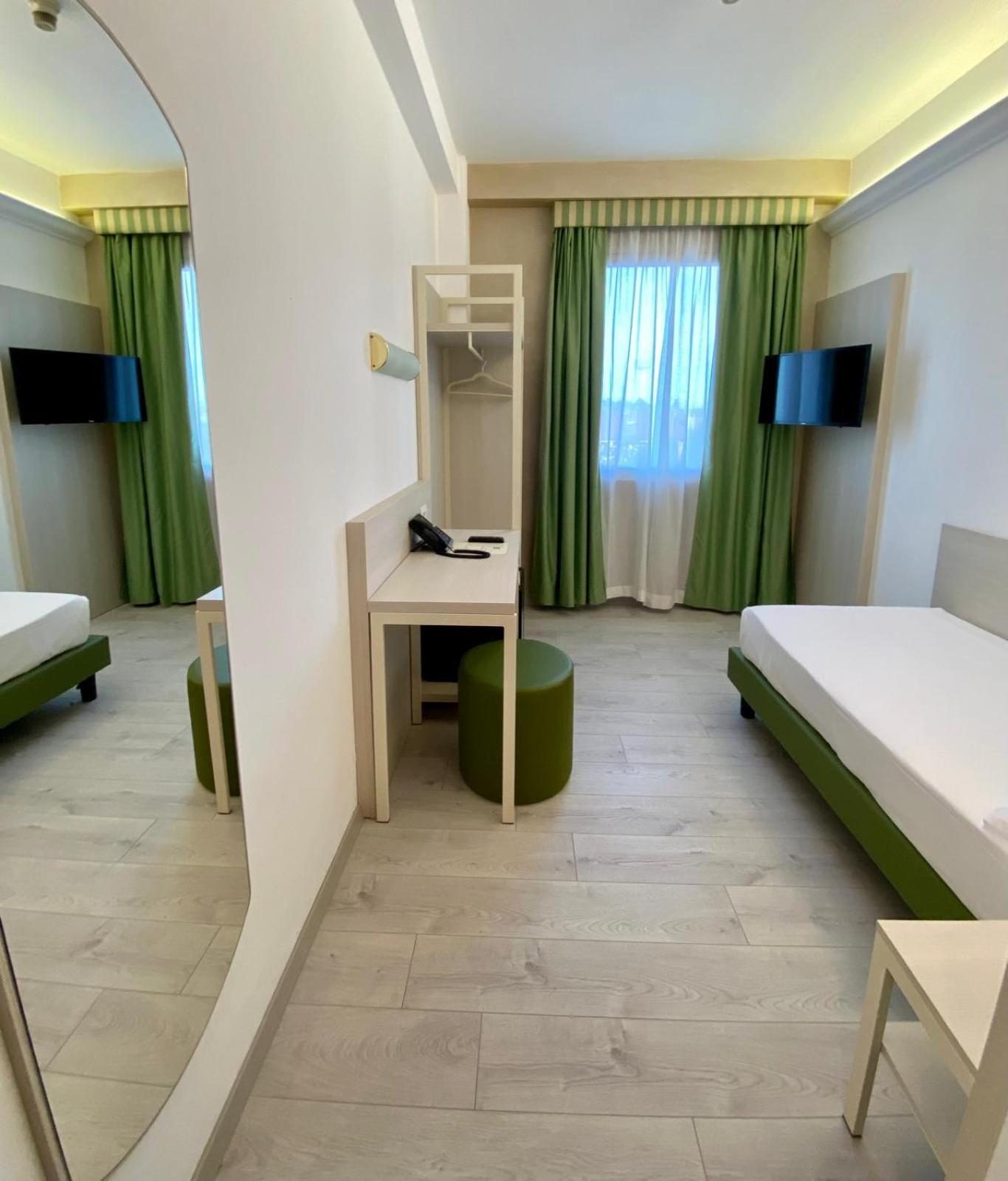 Hotel Embassy Pero