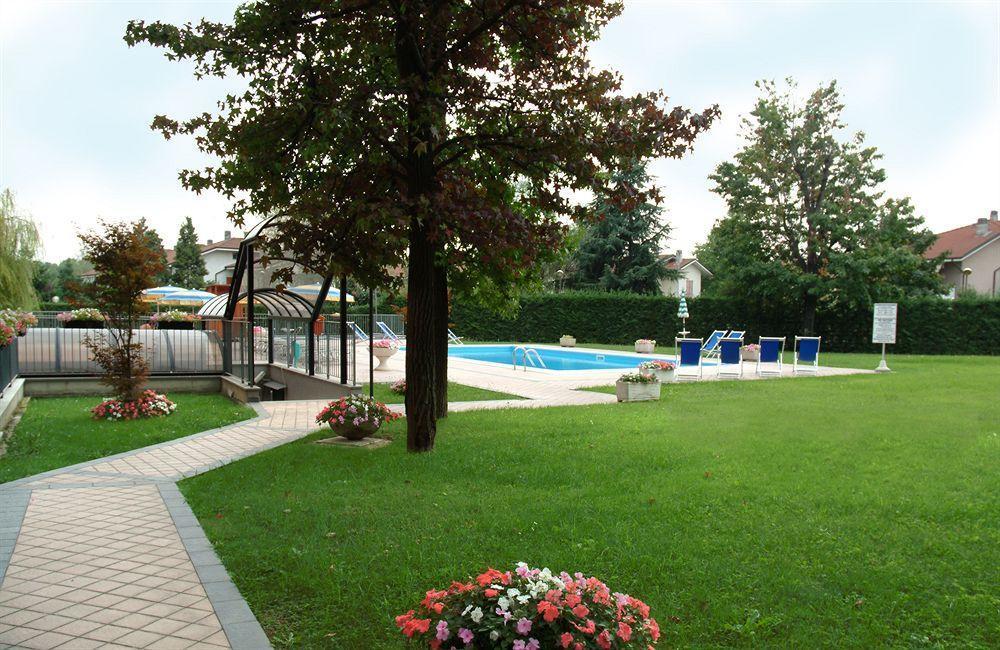 Hotel Embassy