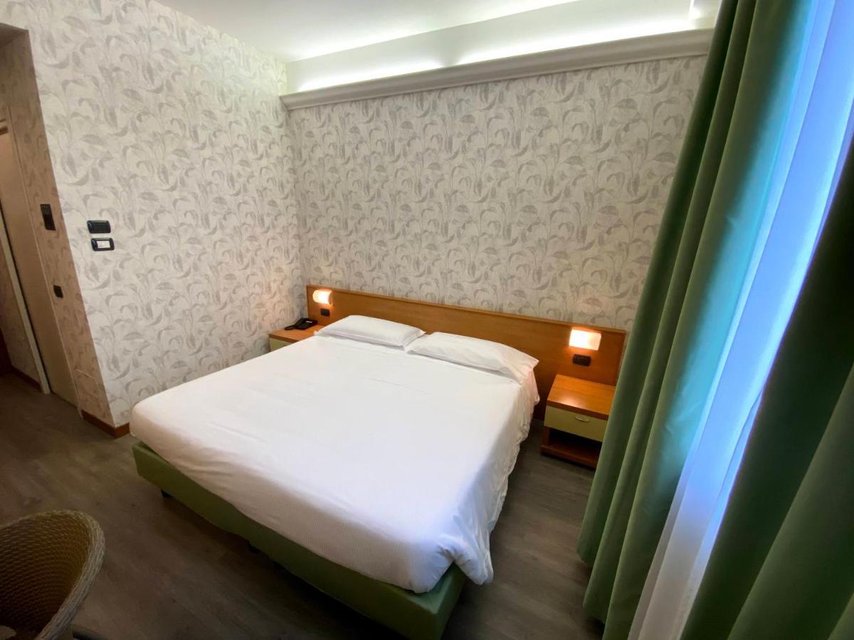 Hotel Embassy 3*