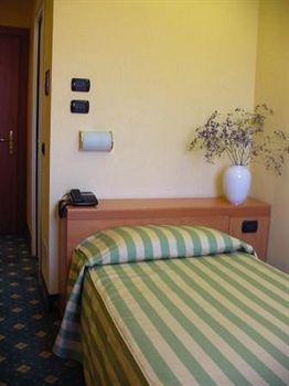 Hotel Embassy Pero