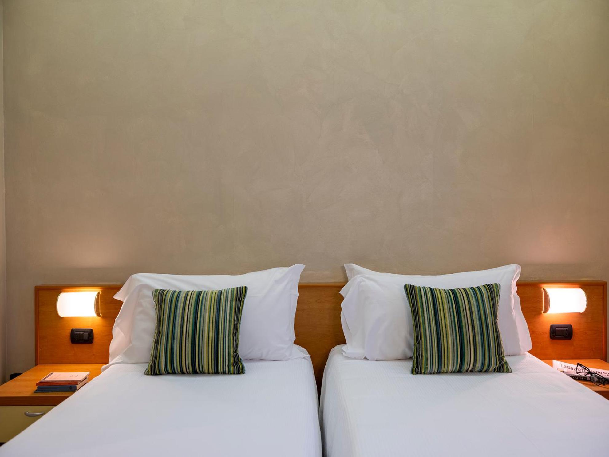 Hotel Embassy